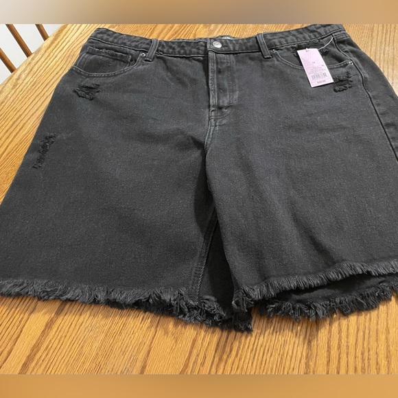 Bermuda button fly jean shorts - Picture 2 of 16